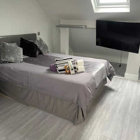 Newly Renovated Studio In Acton London Bagian luar foto