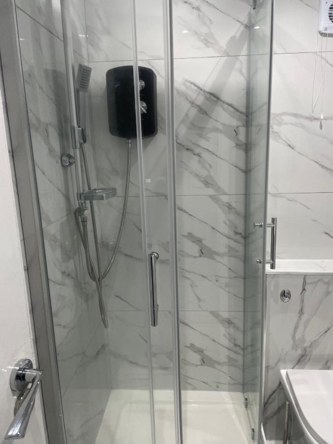 Newly Renovated Studio In Acton London Bagian luar foto