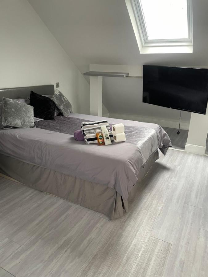 Newly Renovated Studio In Acton London Bagian luar foto