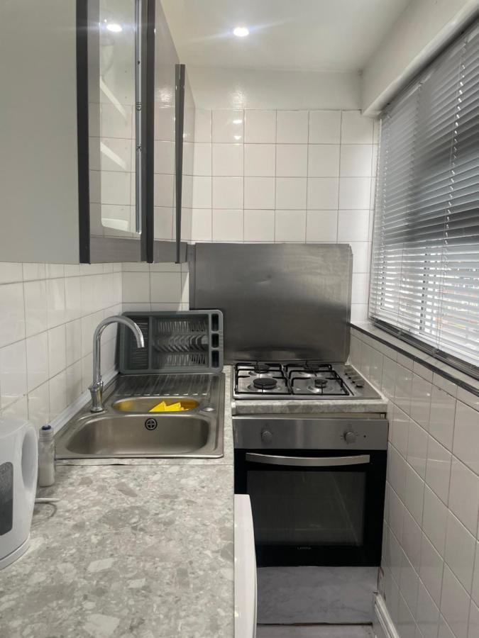 Newly Renovated Studio In Acton London Bagian luar foto