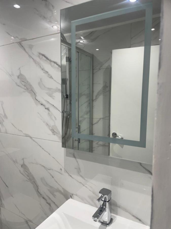 Newly Renovated Studio In Acton London Bagian luar foto
